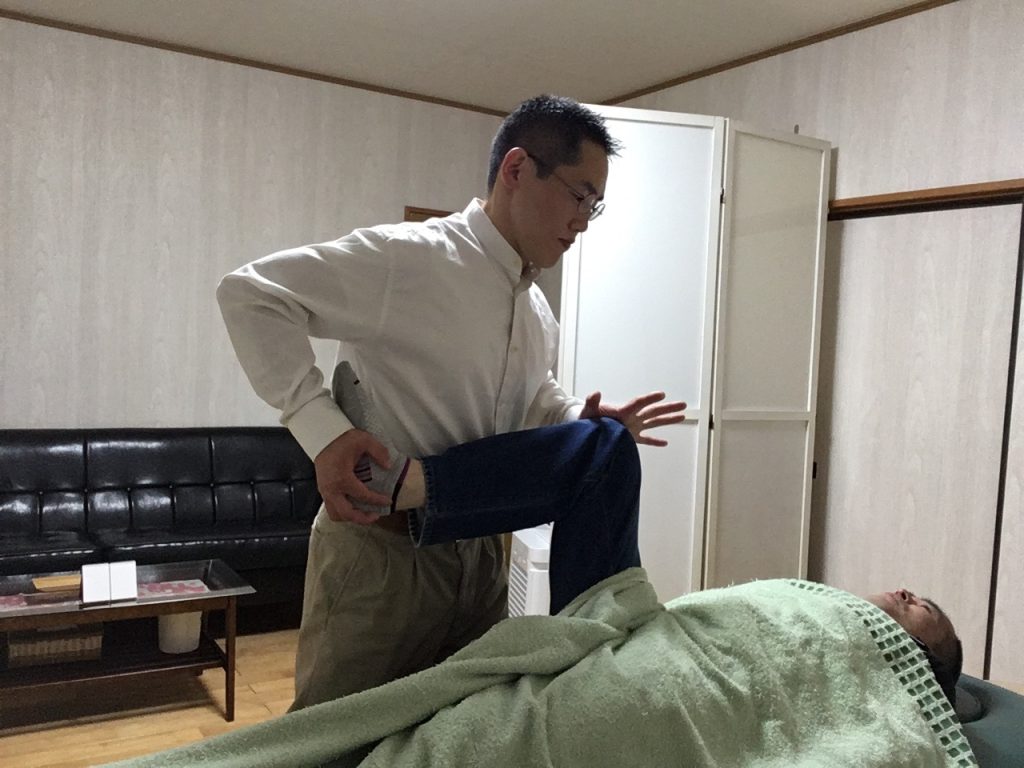 施術中 股関節